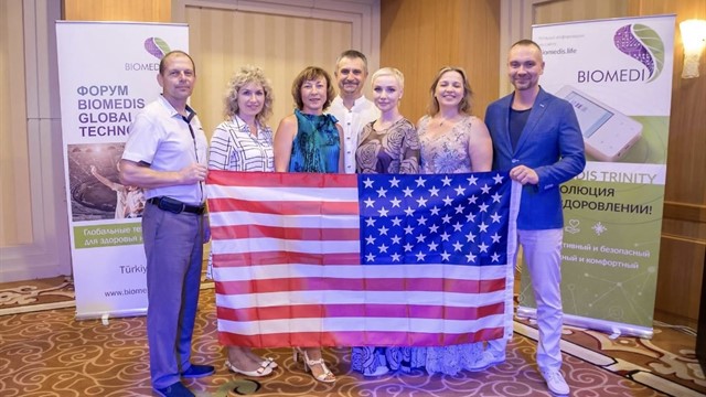 Biomedis forum team with the US flag